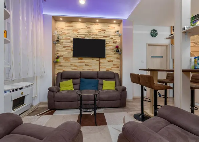 Fireworks Rakoczi - Free Parking - 3 Bedrooms - 2 Bathrooms Appartement