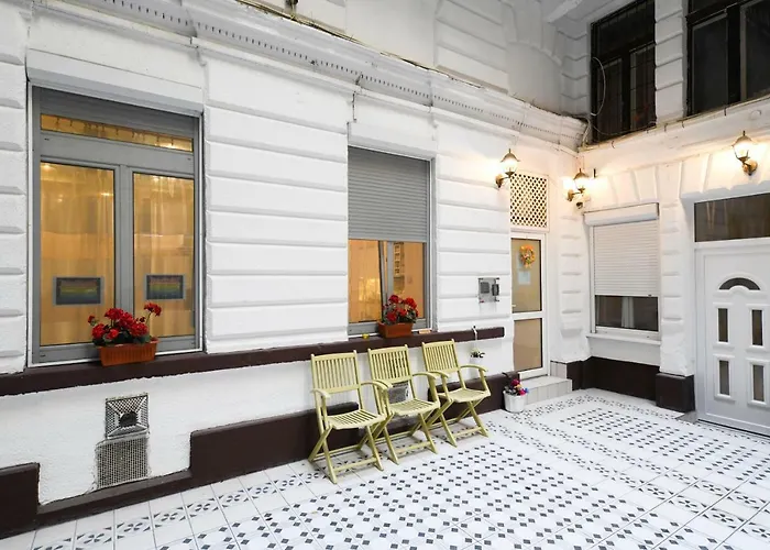 Fireworks Rakoczi - Free Parking - 3 Bedrooms - 2 Bathrooms *
