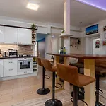 Apartament Fireworks Rakoczi - Free Parking - 3 Bedrooms - 2 Bathrooms *