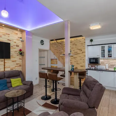 Fireworks Rakoczi - Free Parking - 3 Bedrooms - 2 Bathrooms