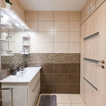 Fireworks Rakoczi - Free Parking - 3 Bedrooms - 2 Bathrooms *