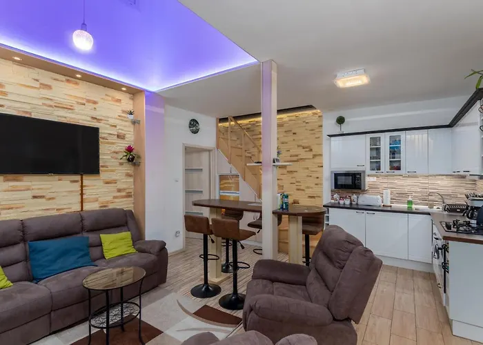 Fireworks Rakoczi - Free Parking - 3 Bedrooms - 2 Bathrooms