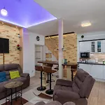 Fireworks Rakoczi - Free Parking - 3 Bedrooms - 2 Bathrooms