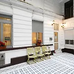 Fireworks Rakoczi - Free Parking - 3 Bedrooms - 2 Bathrooms *