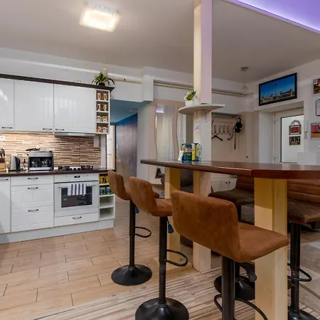 Apartment Fireworks Rakoczi - Free Parking - 3 Bedrooms - 2 Bathrooms *