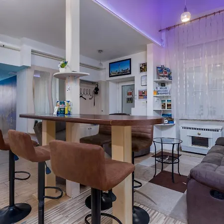 Fireworks Rakoczi - Free Parking - 3 Bedrooms - 2 Bathrooms Apartment