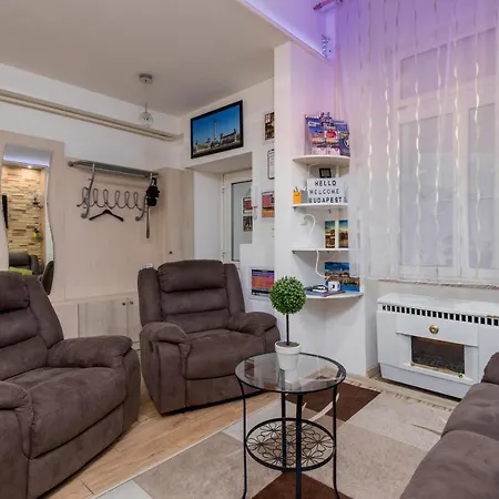 Fireworks Rakoczi - Free Parking - 3 Bedrooms - 2 Bathrooms *