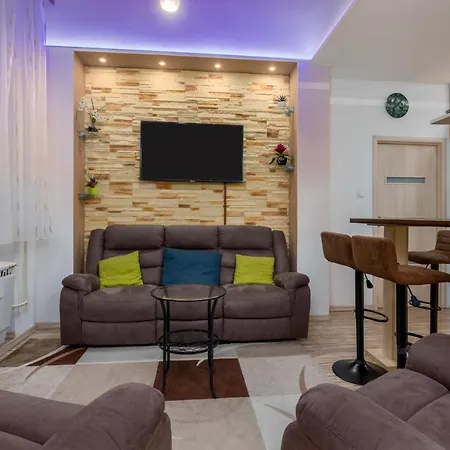 Fireworks Rakoczi - Free Parking - 3 Bedrooms - 2 Bathrooms Apartment