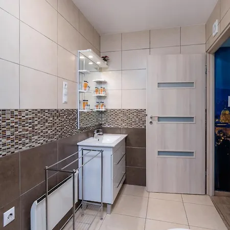 Fireworks Rakoczi - Free Parking - 3 Bedrooms - 2 Bathrooms Apartment *