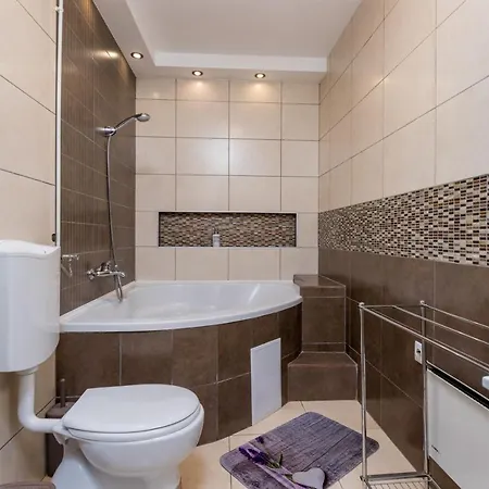 Fireworks Rakoczi - Free Parking - 3 Bedrooms - 2 Bathrooms