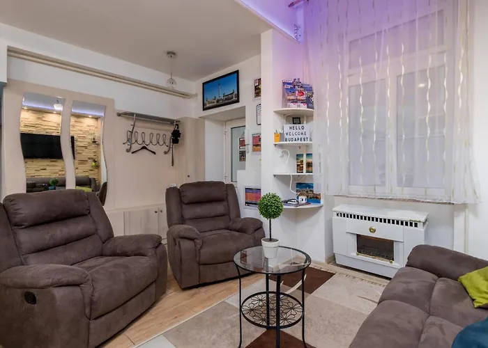 Fireworks Rakoczi - Free Parking - 3 Bedrooms - 2 Bathrooms *