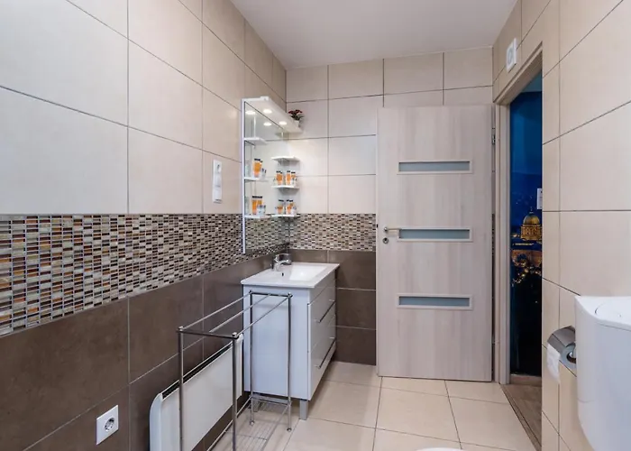 Fireworks Rakoczi - Free Parking - 3 Bedrooms - 2 Bathrooms Apartament *