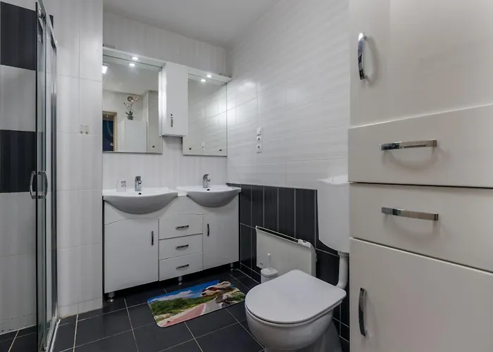 Lejlighed Fireworks Rakoczi - Free Parking - 3 Bedrooms - 2 Bathrooms