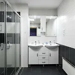 아파트 Fireworks Rakoczi - Free Parking - 3 Bedrooms - 2 Bathrooms 부다페스트