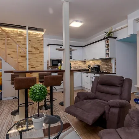 Fireworks Rakoczi - Free Parking - 3 Bedrooms - 2 Bathrooms