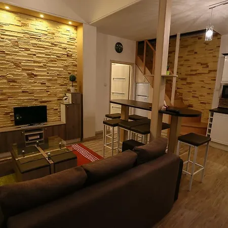 Fireworks Rakoczi - Free Parking - 3 Bedrooms - 2 Bathrooms * بودابست