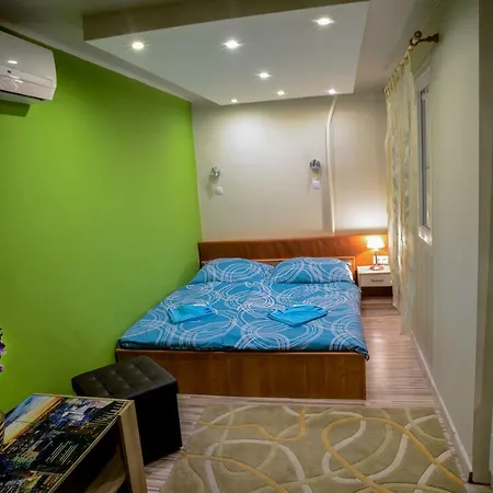 Fireworks Rakoczi - Free Parking - 3 Bedrooms - 2 Bathrooms بودابست